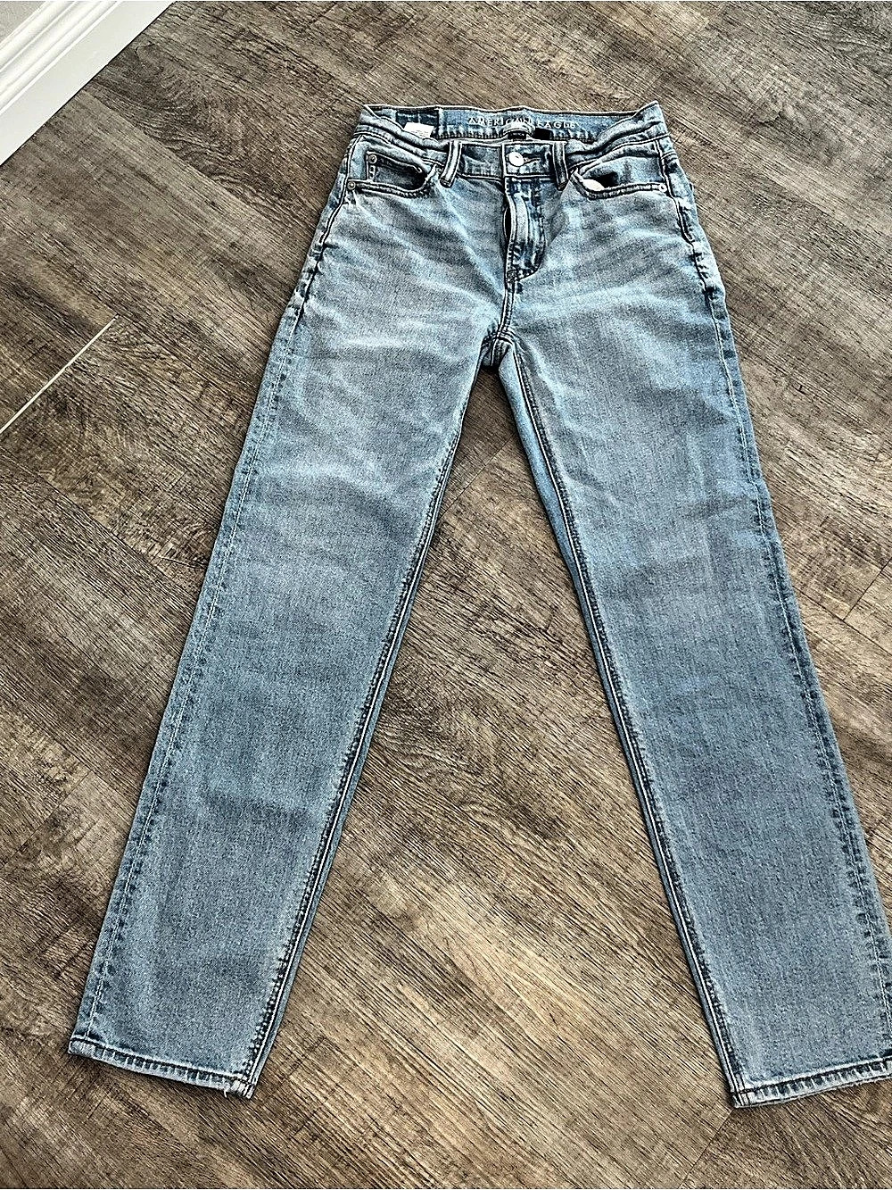 American Eagle STRAIGHT Leg Jeans Blue Size 4